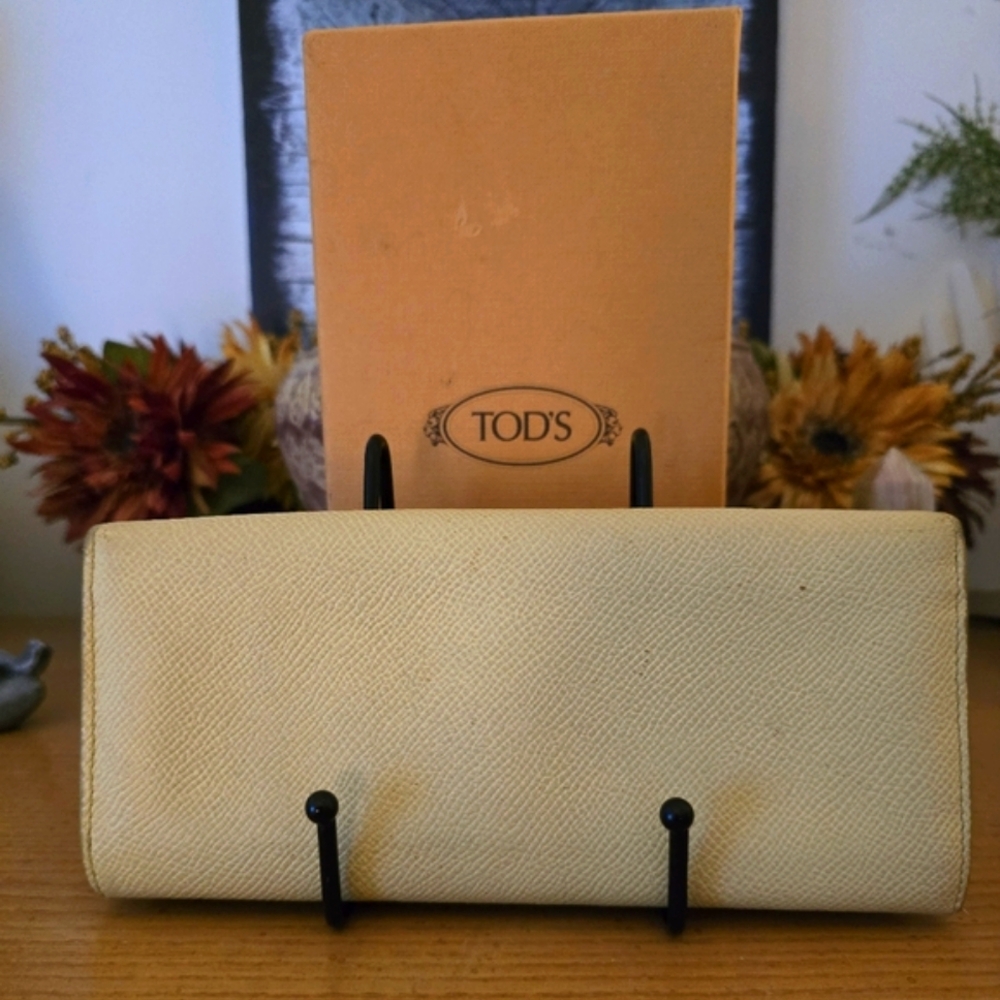 TODS Continental Flap Wallet. Pale Yellow Pebbled Leather Full Inclusion. EUC - Picture 3 of 16